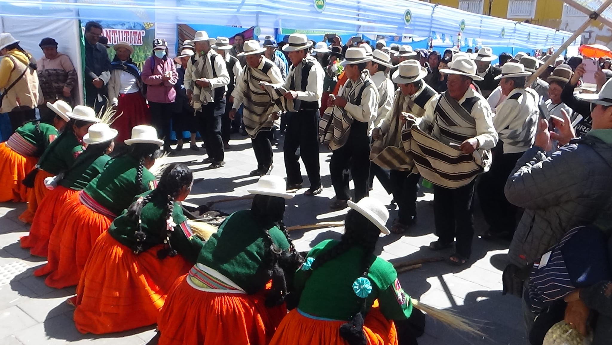 POR CONMEMORARCE EL DIA NACIONAL DE LOS GRANOS ANDINOS SE REALIZO LA EXPOSICION DE PRODUCTOS MILENARIOS