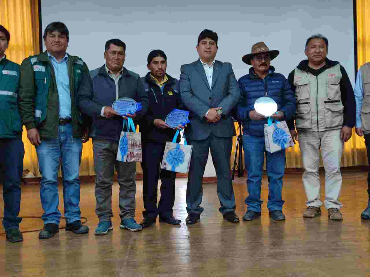 CON PARTICIPACION MASIVA SE LLEVO A CABO EL CURSO TALLER SOBRE GESTION CONSERVACION Y MANEJO DE VICUÑAS EN LA REGION PUNO