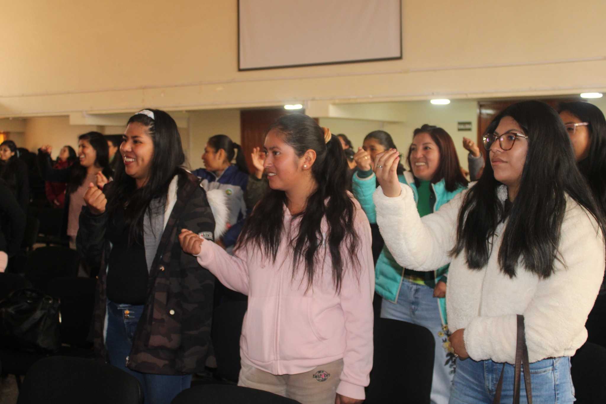 CONMEMORAN DÍA INTERNACIONAL DE LA MUJER CON CHARLA DE CAPACITACIÓN