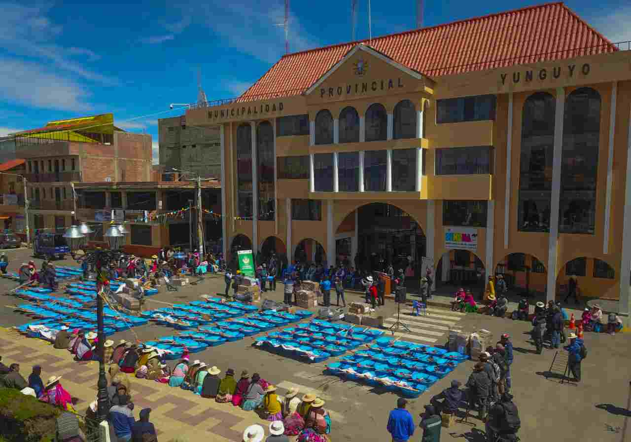 ENTREGA MASIVA DE MATERIALES PARA EL INICIO DE LA CONSTRUCCIÓN DE INFREASTRUCTURAS PRODUCTIVAS PARA  BIOHUERTOS Y CRIANZA DE ANIMALES MENORES SE REALIZO EN LA PROVINCIA DE YUGUYO