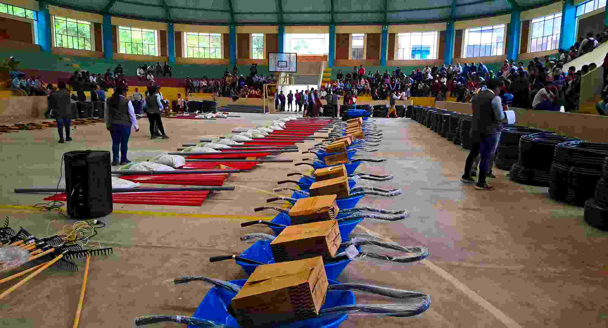 PROYECTO FRUTALES REALIZÓ ENTREGA DE KIT DE HERRAMIENTAS EN ALTO INAMBARI