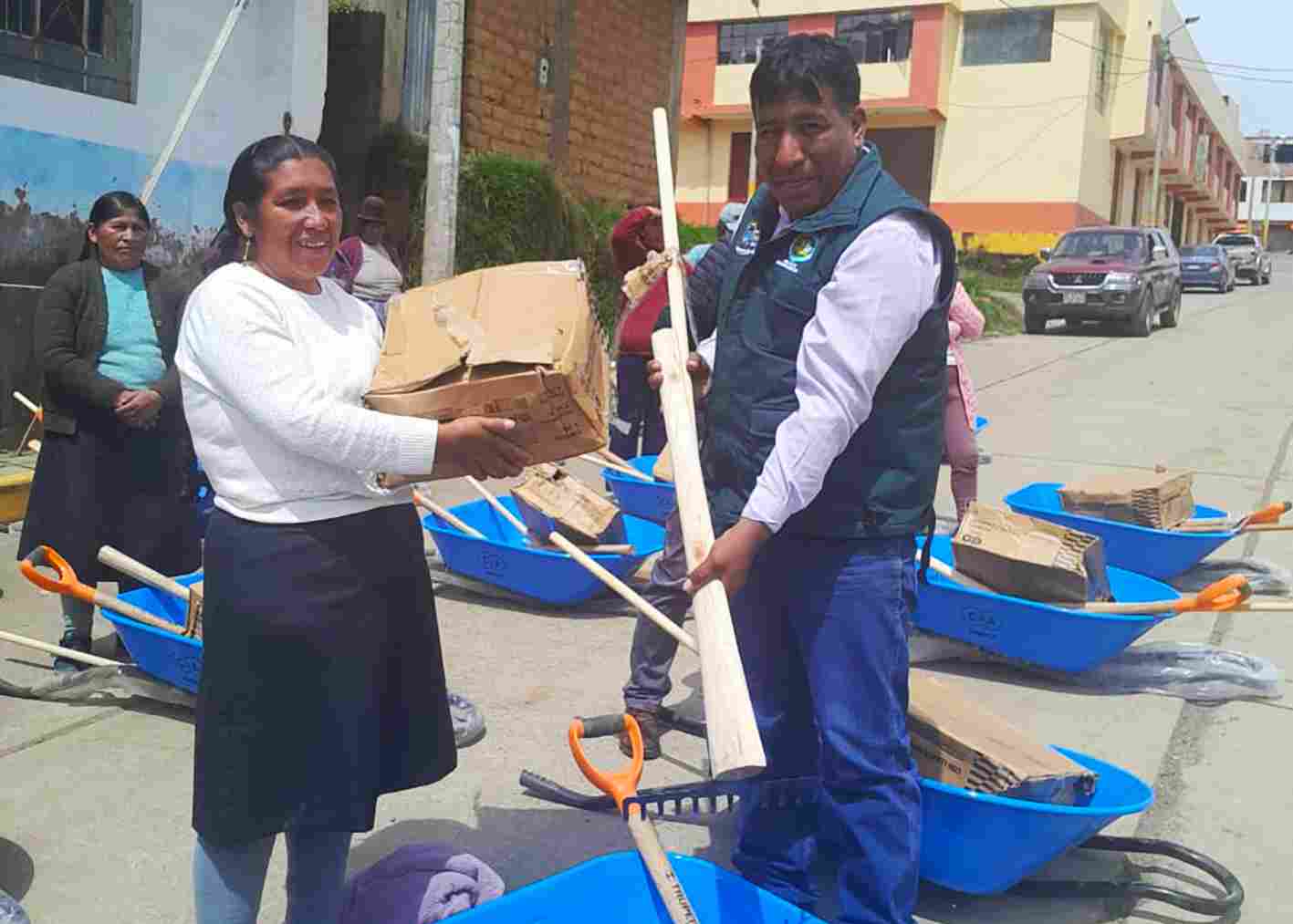 ENTREGA DE HERRAMIENTAS SE REALIZO EN LA PROVINCIA DE CARABAYA POR PARTE DEL PROYECTO SEGURIDAD ALIMENTARIA