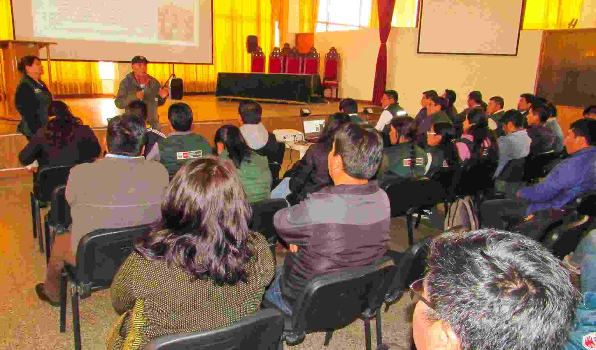 CAPACITAN A PERSONAL EN FORMALIZACIÓN DE PREDIOS Y LEVANTAMIENTO CATASTRAL