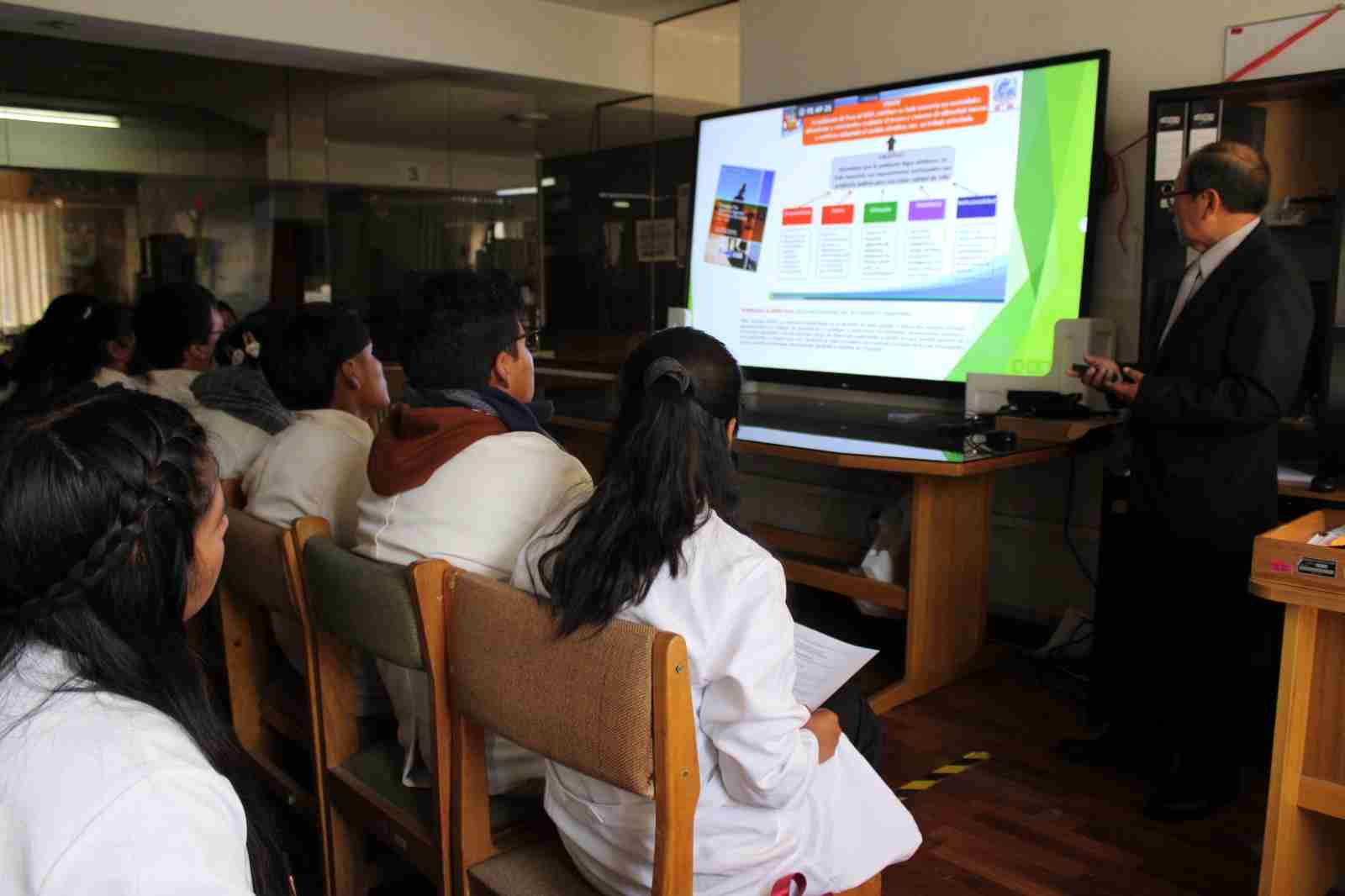 EGRESADOS DE LA ESCUELA PROFESIONAL DE NUTRICION PARTICIPARON DE LA EXPOSICION DE SOBRE ELABORACION DE MENUS SALUDABLES POR PARTE DEL PROYECTO SEGURIDAD ALIMENTARIA