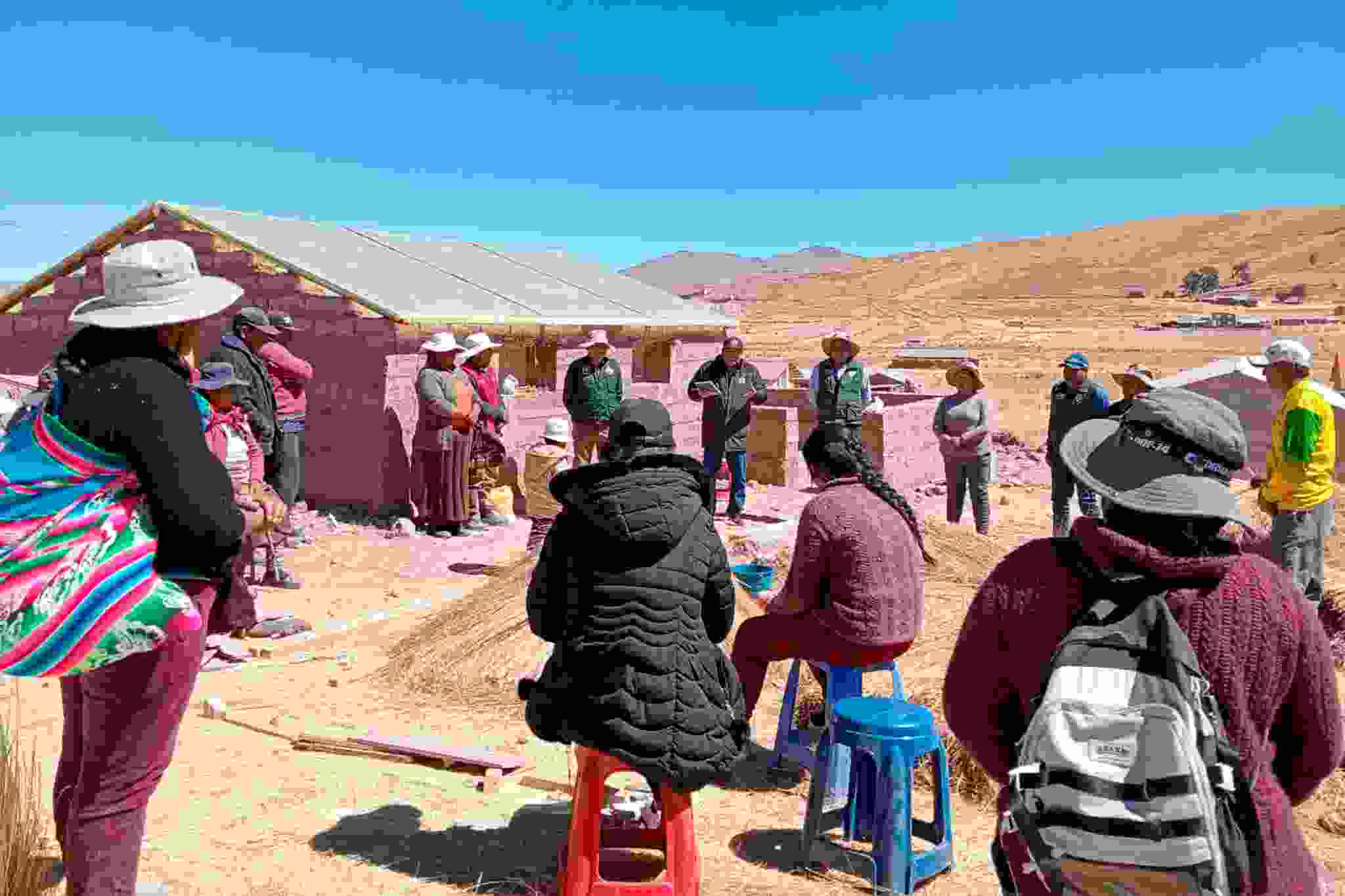 PROYECTO SEGURIDAD ALIMENTARIA REALIZA DEMOSTRACION DE TECHADO DE BIOHUERTO Y CUYERO EN CABANA