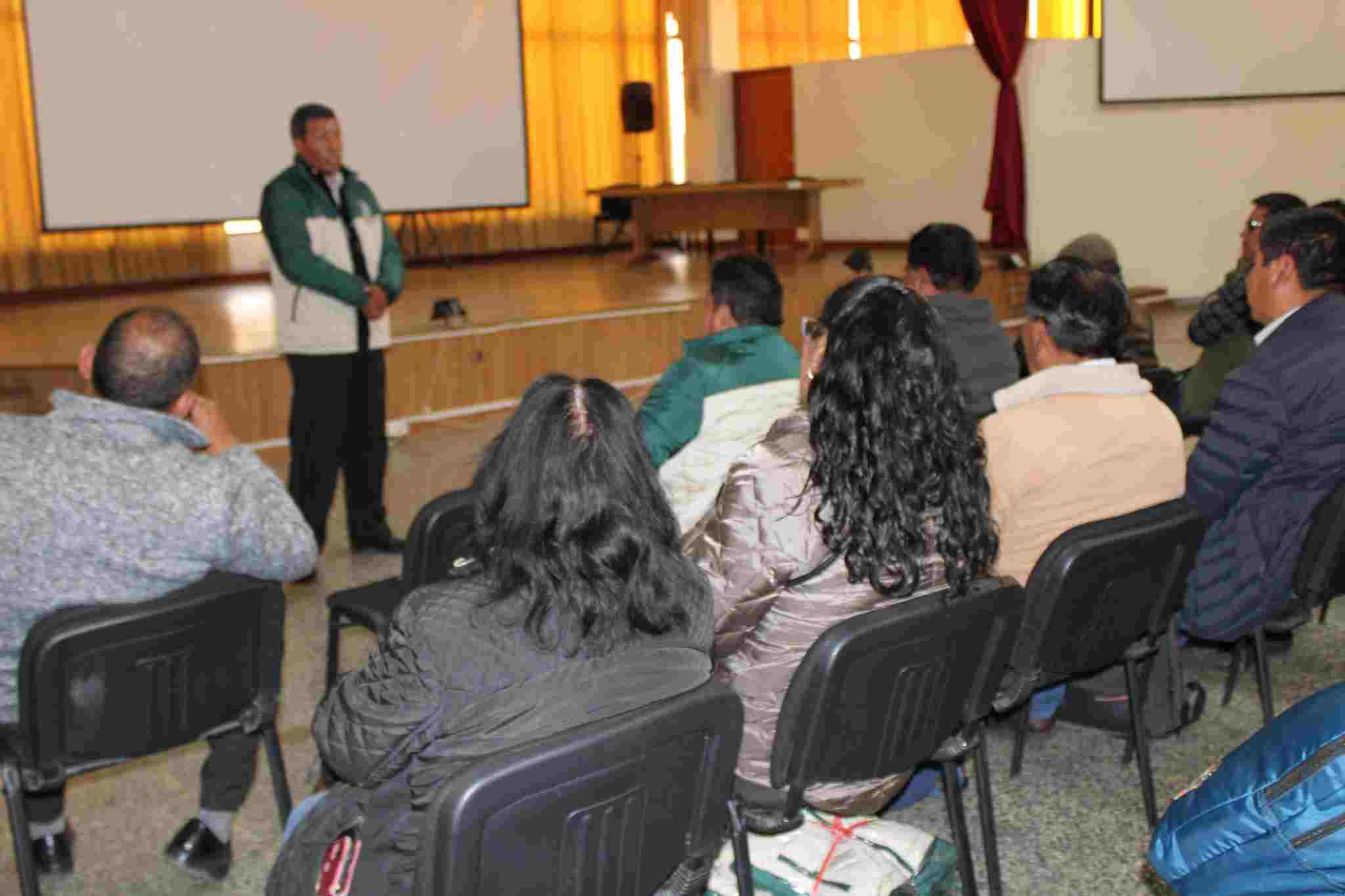 REALIZAN REUNIÓN TÉCNICA CON ESPECIALISTAS EN CADENAS PRODUCTIVAS