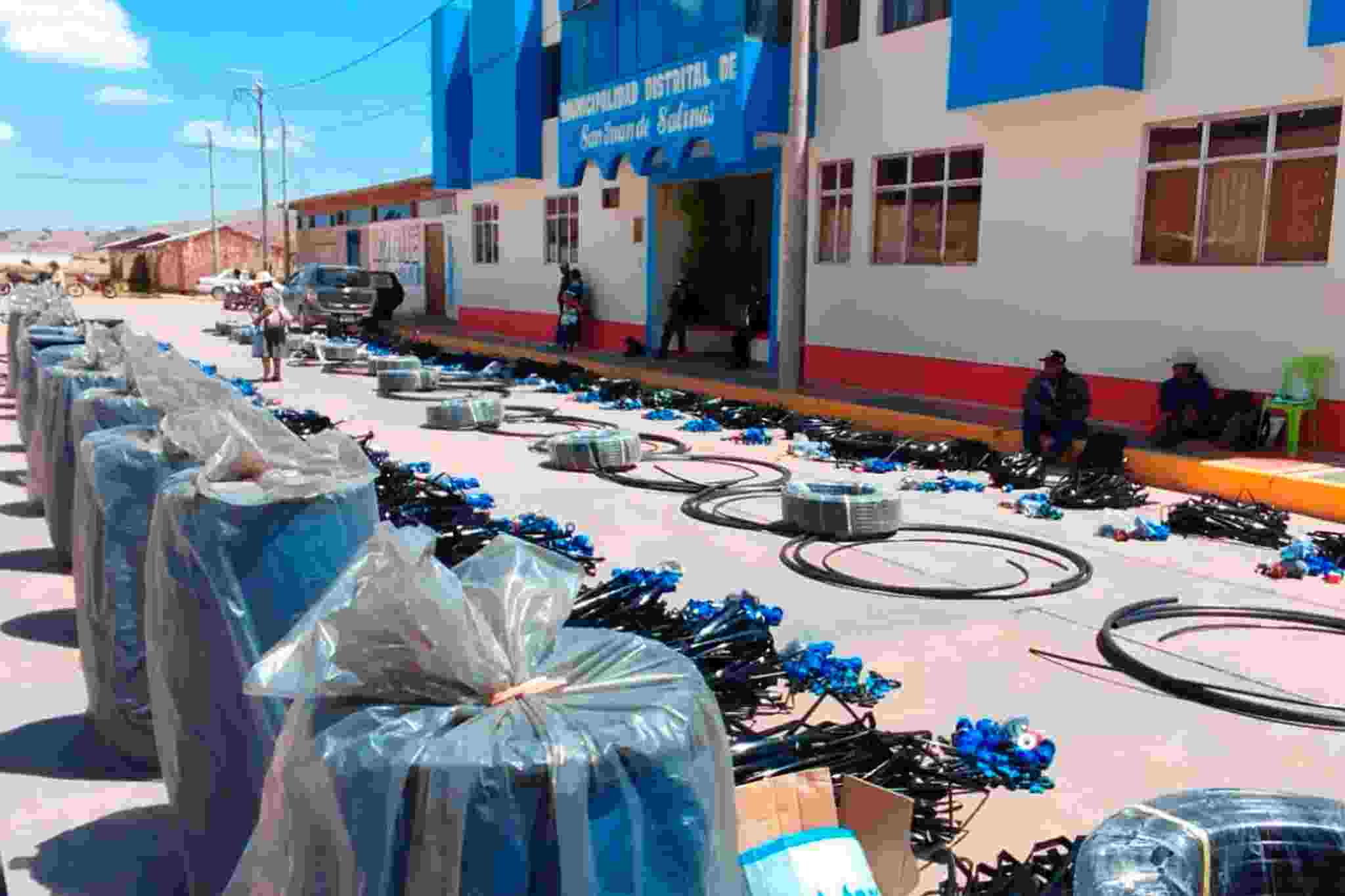 PROYECTO SEGUIRIDAD ALIMENTARIA ENTREGA METERIALES DE RIEGO TECNIFICADO POR GOTEO EN EL DISTRITO DE SAN JUAN DE SALINAS