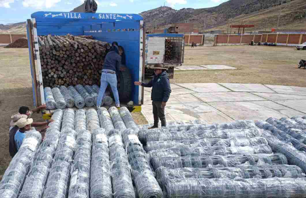 IMPORTANTE ENTREGA DE MATERIALES A NUEVOS COMITES DE MANEJO SOSTENIBLE DE VICUÑAS EN PUNO