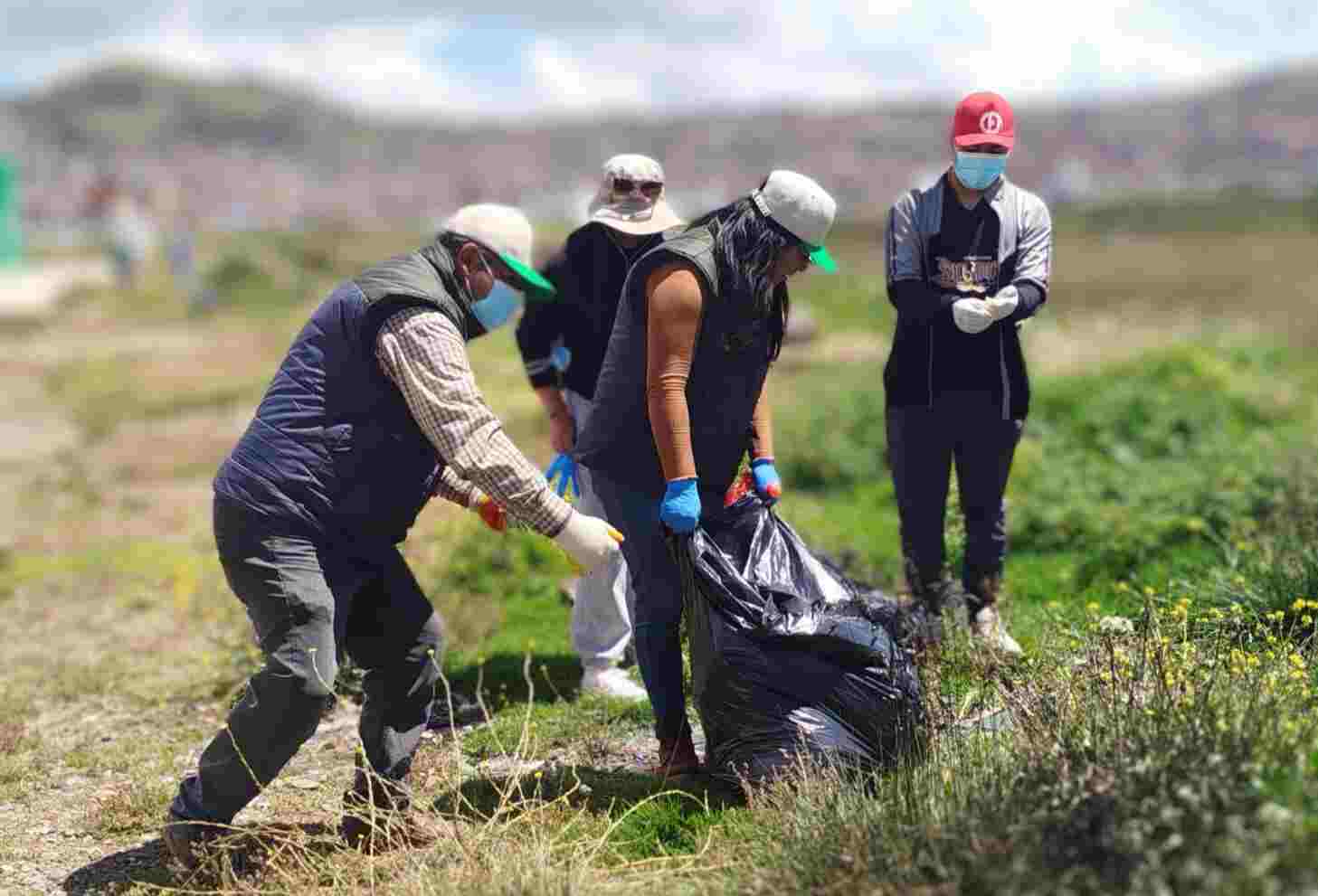 GERENCIA REGIONAL DE DESARROLLO AGRARIO SE UNE A JORNADA DE LIMPIEZA EN LA BAHÍA INTERIOR DE PUNO.