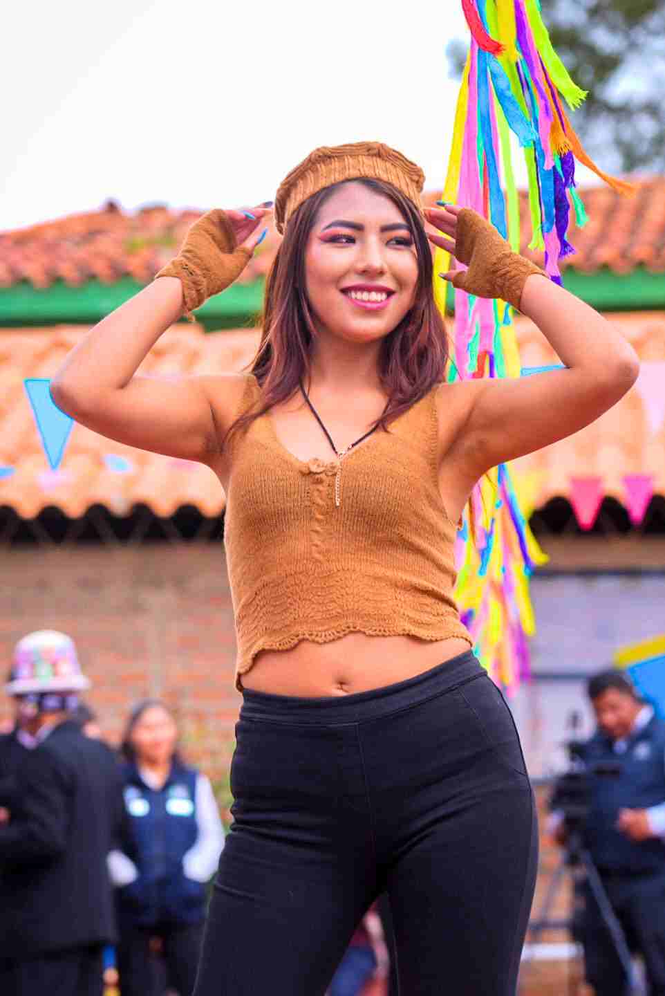 PRENDAS DE VICUÑA DESTACAN EN PASARELA POR EL DÍA DEL ARTESANO.