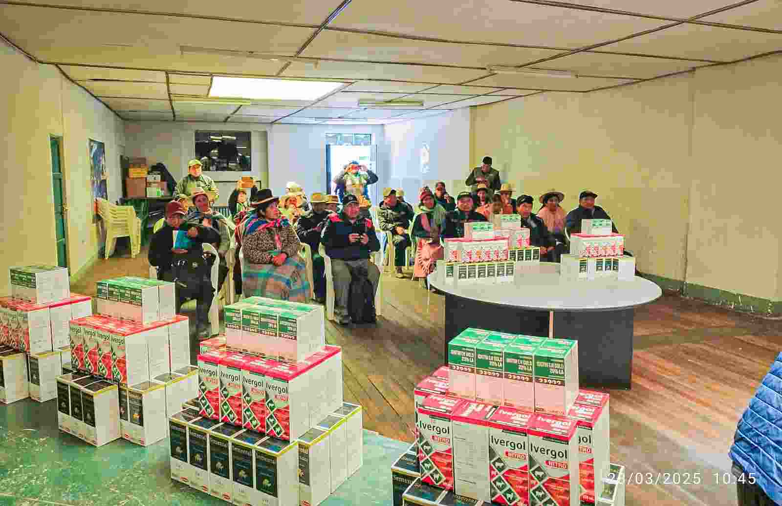 AGENCIA AGRARIA AZÁNGARO Y PP068 BRINDAN APOYO A AFECTADOS POR INUNDACIONES CON ENTREGA DE KITS VETERINARIOS.