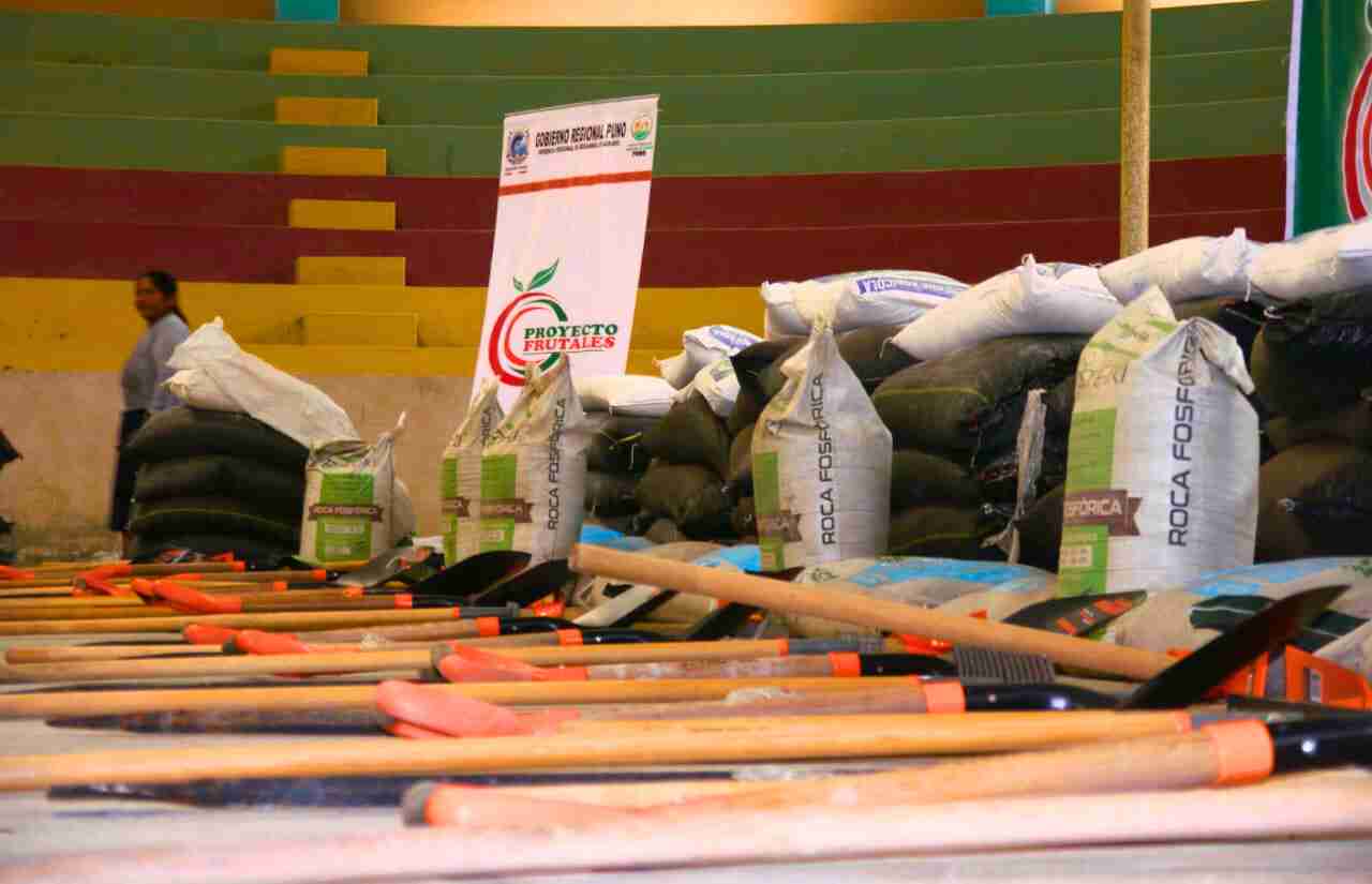 HICIMOS ENTREGA DE INSUMOS Y HERRAMIENTAS A PRODUCTORES FRUTÍCOLAS.