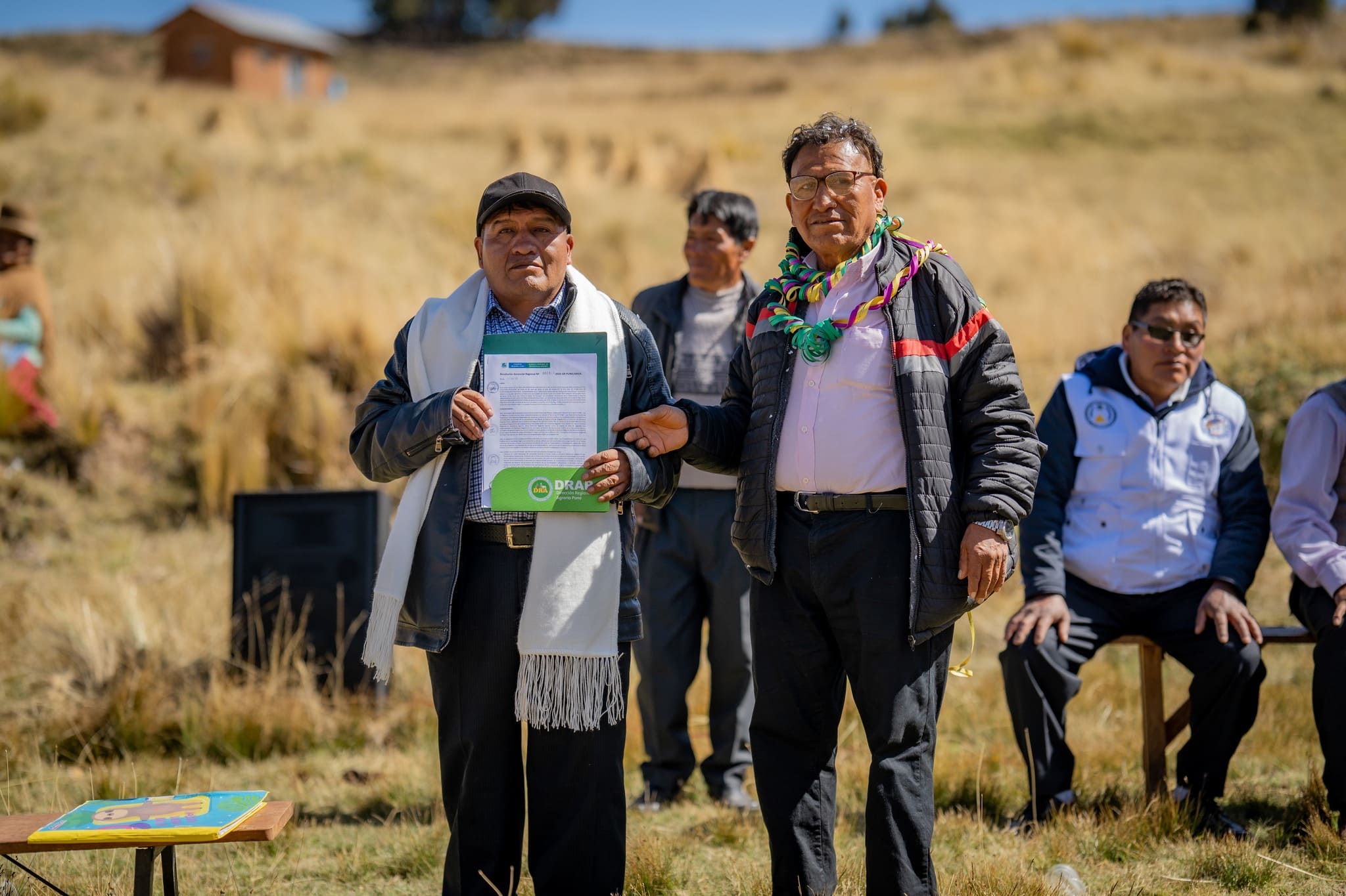 HITO HISTÓRICO PARA LA COMUNIDAD CAMPESINA DE CANLLACOLLO! RECIBEN RESOLUCIÓN DE RECONOCIMIENTO.