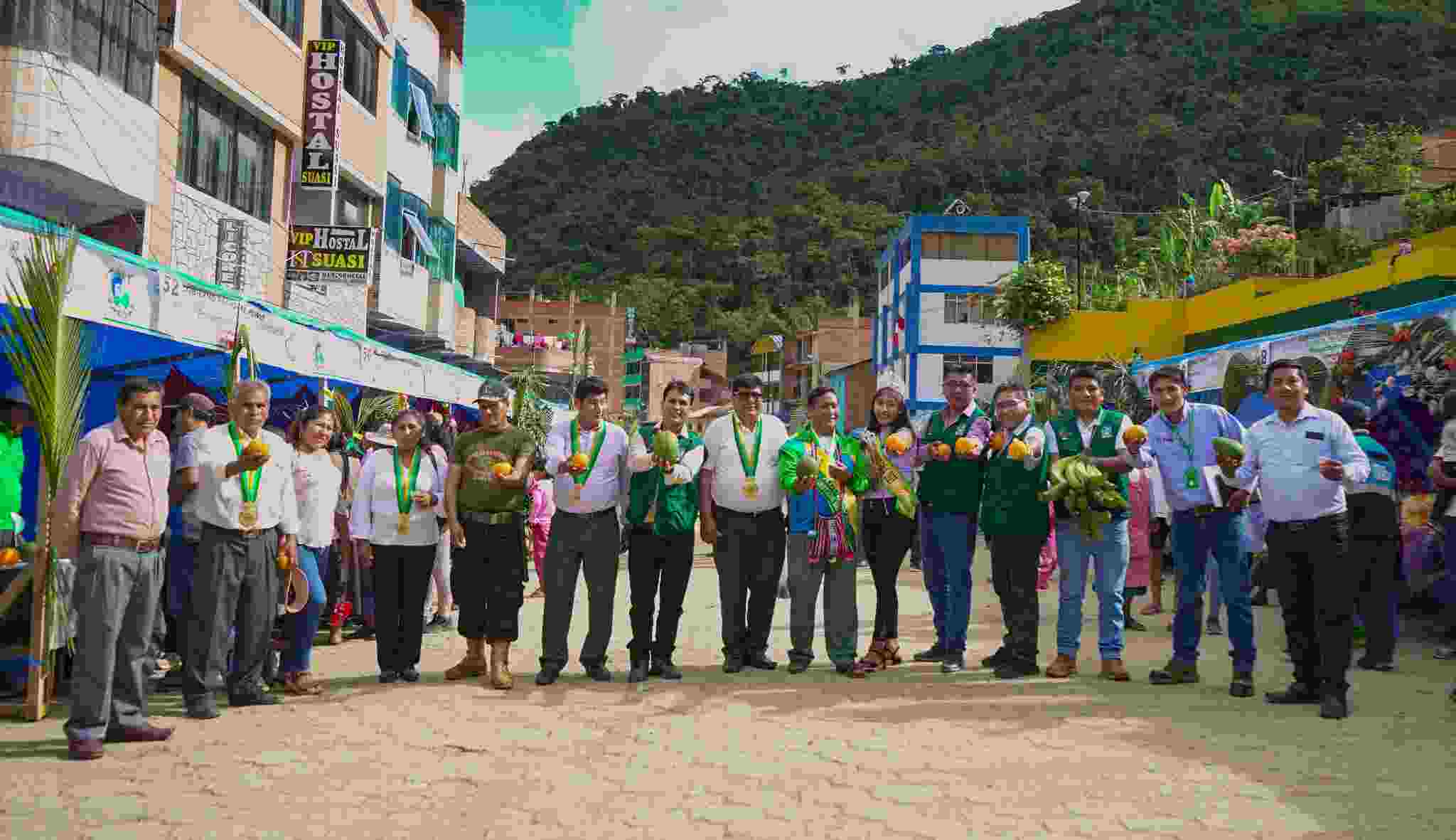 PUTINA PUNCO CELEBRÓ SU PRIMERA FERIA FRUTÍCOLA Y FESTIVAL DE LA PIÑA Y CÍTRICOS