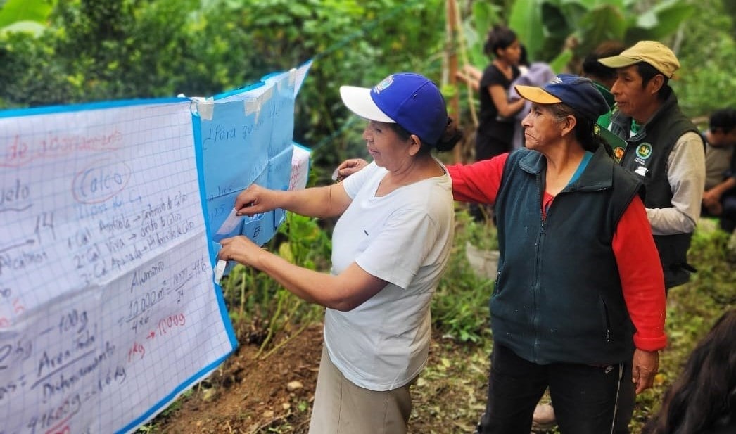 CAPACITAN A PRODUCTORES EN ABONAMIENTO DE CULTIVOS DE PIÑA Y CÍTRICOS