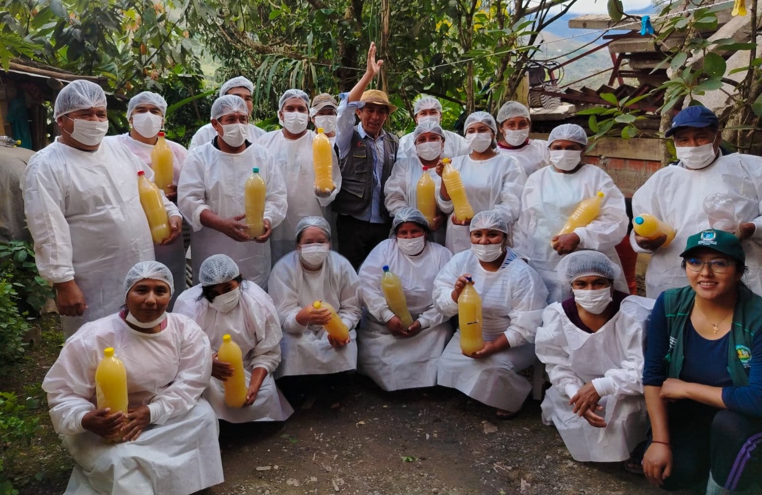 PRODUCTORES DE YANAHUAYA TRANSFORMAN SU PIÑA EN NÉCTAR Y MERMELADA